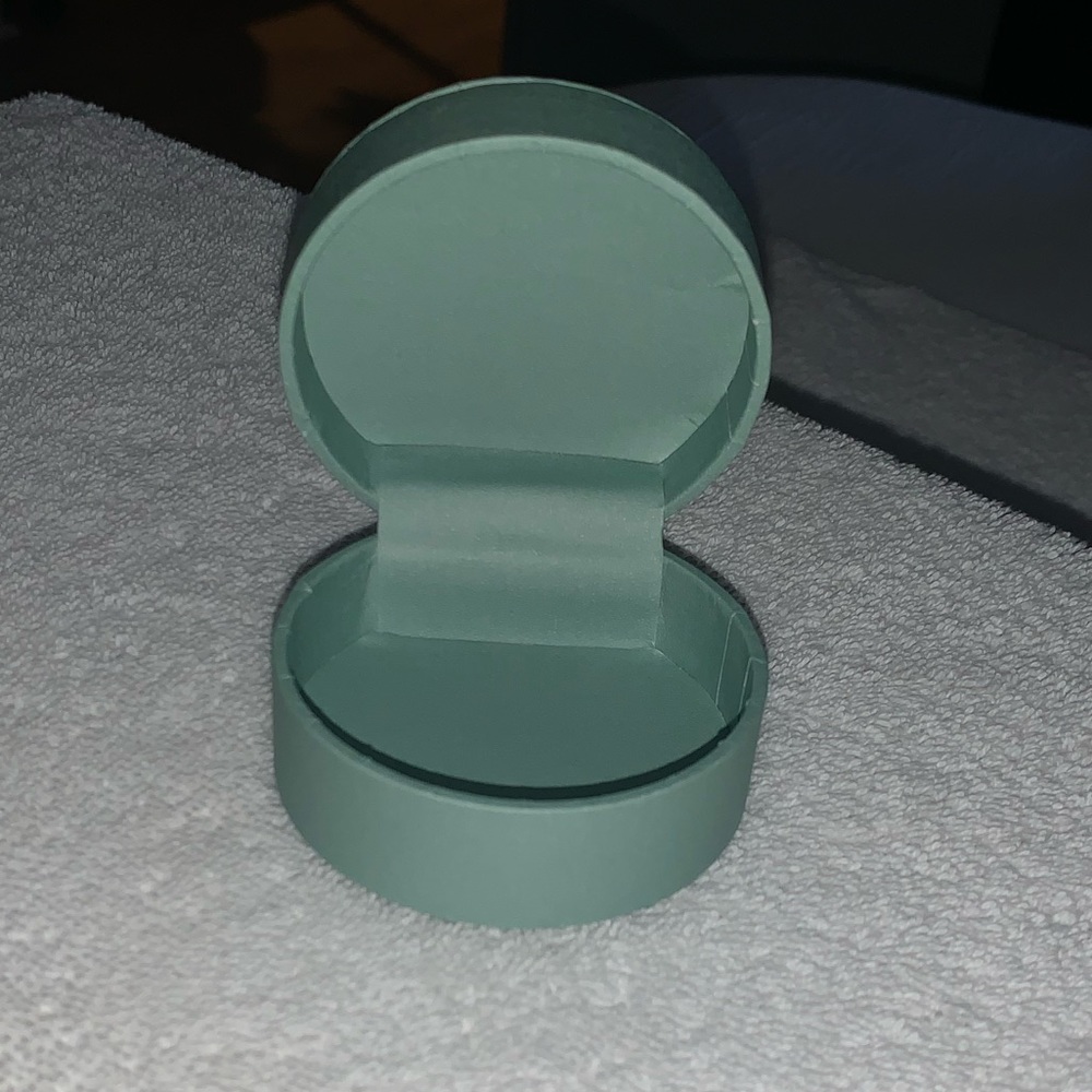 π€ βJβ Gift Box π€ - Picture 7 of 7